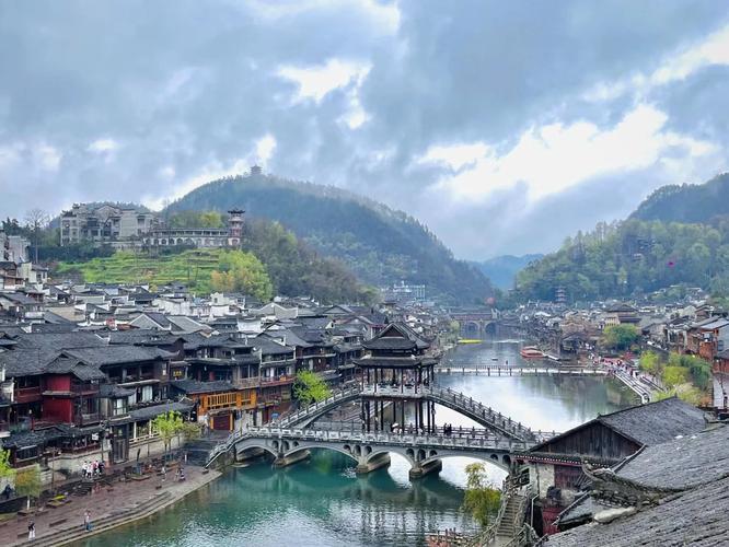 凤凰县天气预报7天,凤凰县一周天气-第2张图片-巾百福 凤凰县天气预报7天,凤凰县一周天气-第2张图片-巾百福